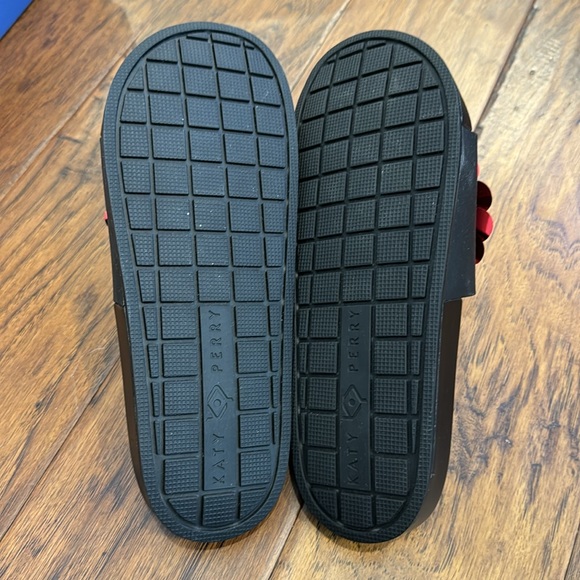 Katy Perry pool sandals - Picture 5 of 7